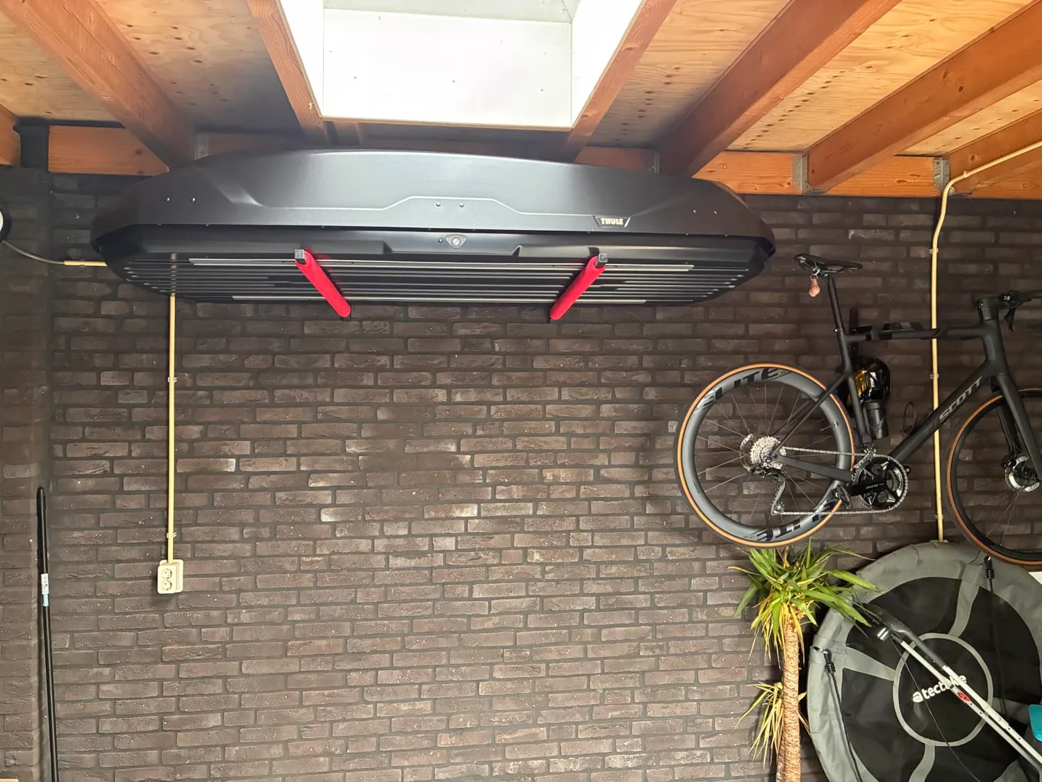 Pallit BRACKET-M support mural 40 kg kayak coffre toit